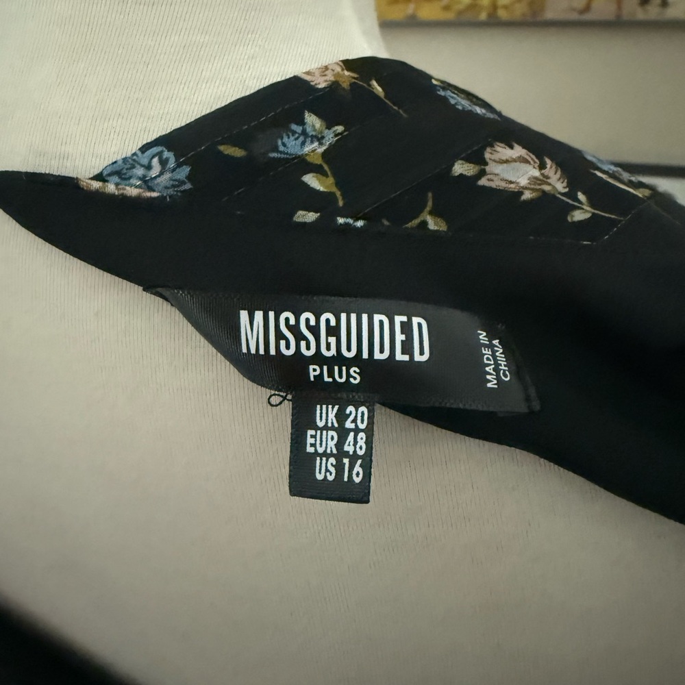Missguided Plus Black Floral Dress - Picture 3 of 7